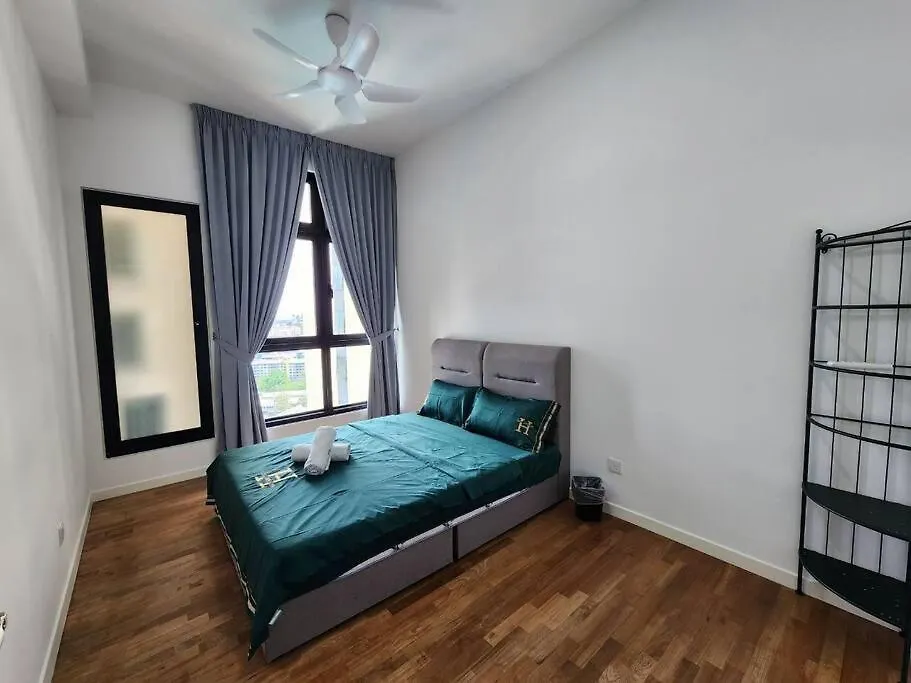 Paradigm Residence 3 Bedrooms Above Paradigm Mall For 8 Pax By Gdragon Homestay Johor Bahru 0*,  Malaysia
