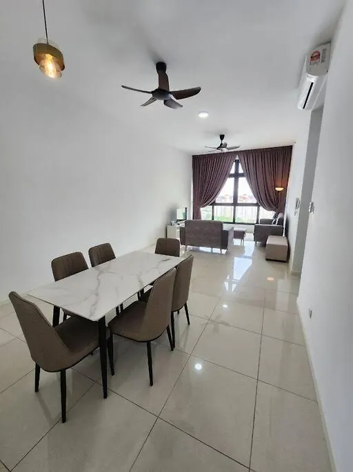 Paradigm Residence 3 Bedrooms Above Paradigm Mall For 8 Pax By Gdragon Homestay Johor Bahru 0*,  Malaysia