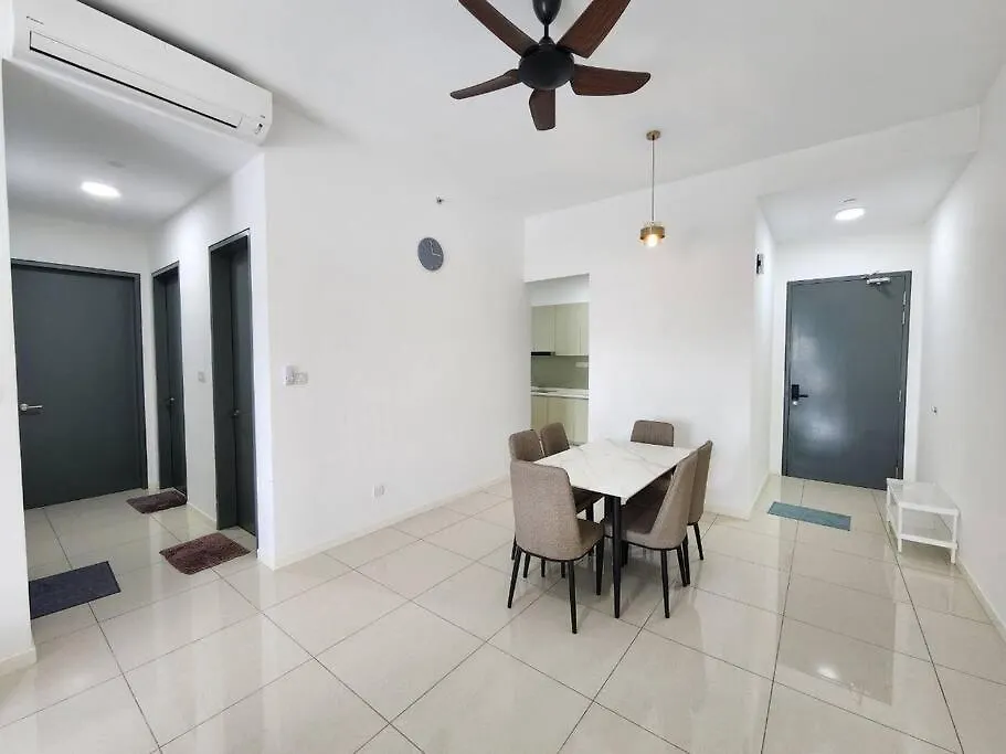 Apartment Paradigm Residence 3 Bedrooms Above Paradigm Mall For 8 Pax By Gdragon Homestay Johor Bahru