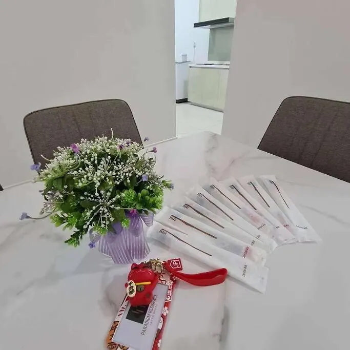 Paradigm Residence 3 Bedrooms Above Paradigm Mall For 8 Pax By Gdragon Homestay Johor Bahru